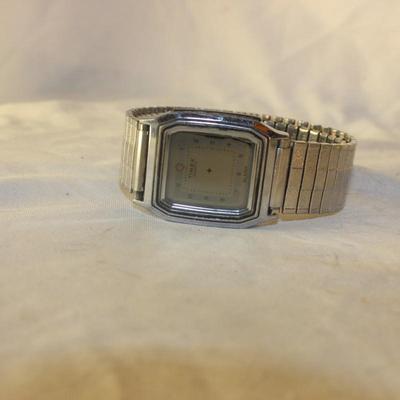 Lot of 4 vintage watches and bands