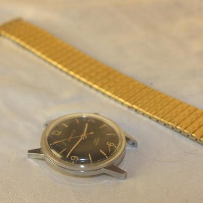Lot of 4 vintage watches and bands
