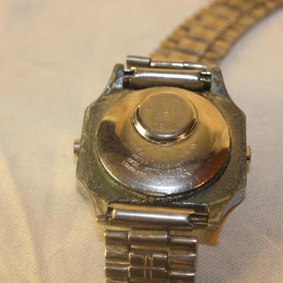 Lot of 4 vintage watches and bands