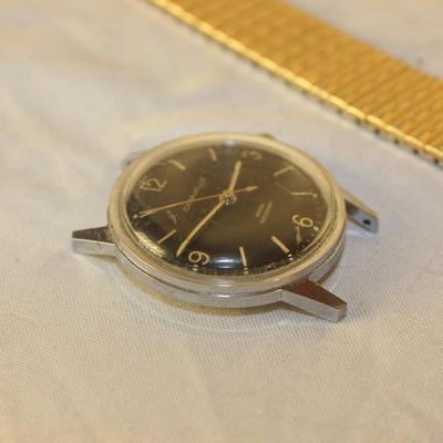 Lot of 4 vintage watches and bands