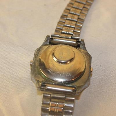 Lot of 4 vintage watches and bands