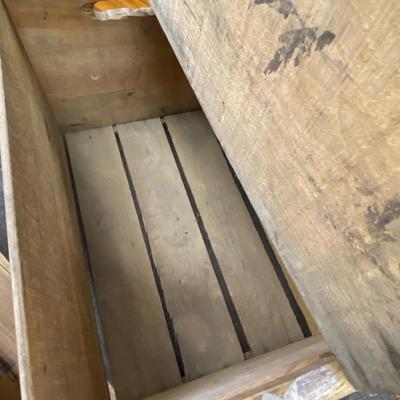 Trio of Vintage Fruit Crates: Lot Fourteen