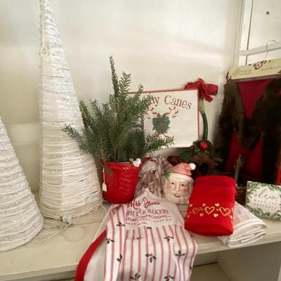 Farmhouse Mercantile Kitchen Christmas Decor Lot