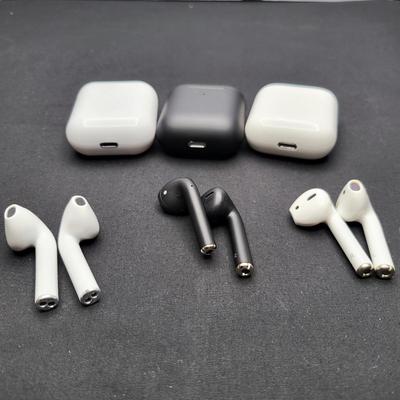 (3) Apple Airpods Earbud's In Charging Cases
