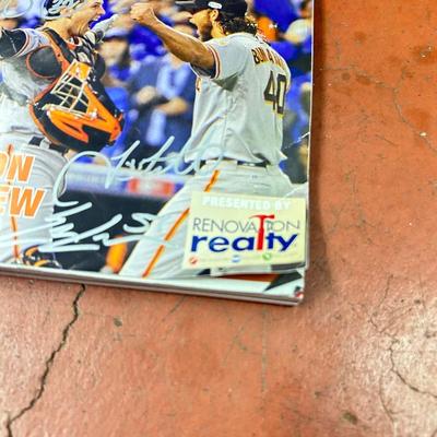 Autographed San Francisco Giants Fanfest Magazine 2015 Buster Posey on cover