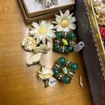 Eatate Jewelry lot all Earrings - all seen in photos, most clip backs