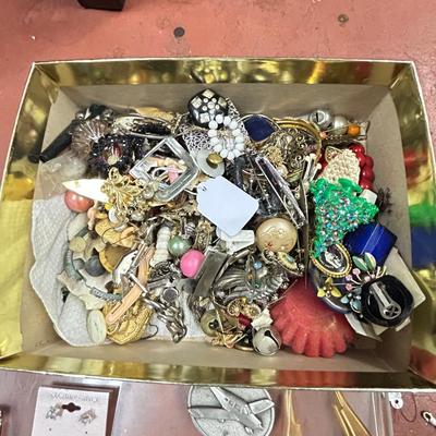 Estate, jewelry lot, some parts and repair. Only, some functional, as seen.