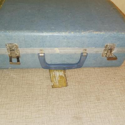 CHILDREN'S ACTIVITY BOOKS AND A SMALL CASE TO CARRY THEM