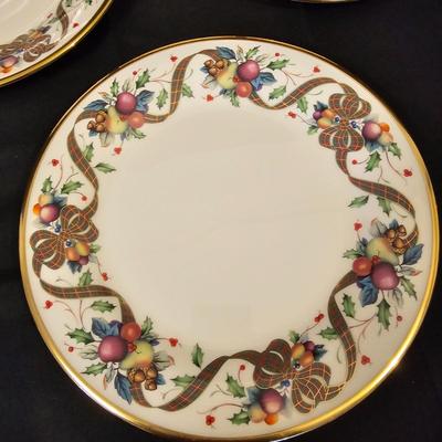 Lenox Holiday Tartan Christmas Plates (L-JS)