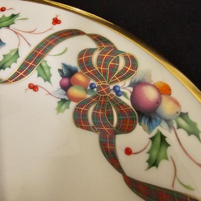 Lenox Holiday Tartan Christmas Plates (L-JS)