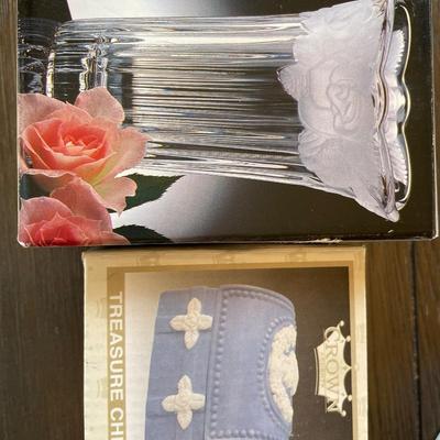 Blue decor and crystal vase