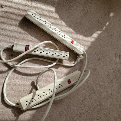 electric surge protector lot (3)