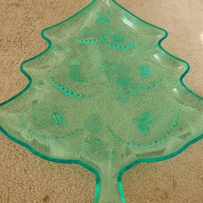 green plastic xmas tree plate
