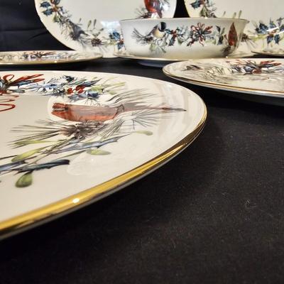 Lenox 'Winter Greetings' China & Serving Dishes (L-JS)