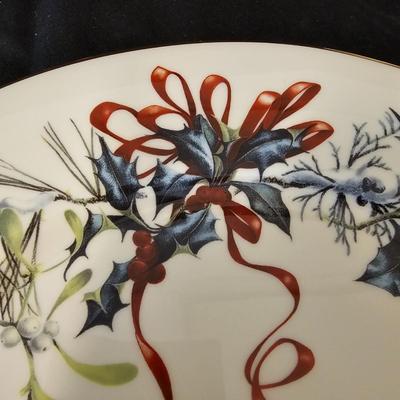 Lenox 'Winter Greetings' China & Serving Dishes (L-JS)