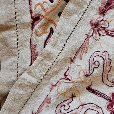 Antique Crewel embroidered Bedspread coverlet or tablecloth