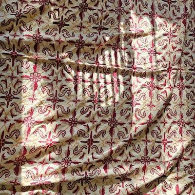Antique Crewel embroidered Bedspread coverlet or tablecloth