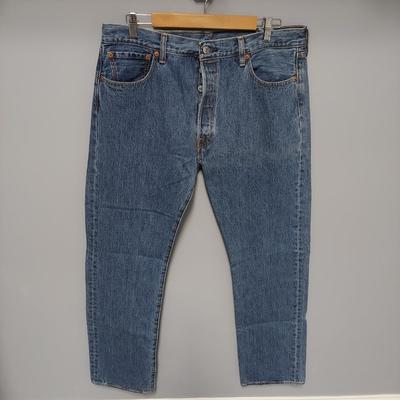 Size 36 Levi's Jeans and More (PC-BBL)