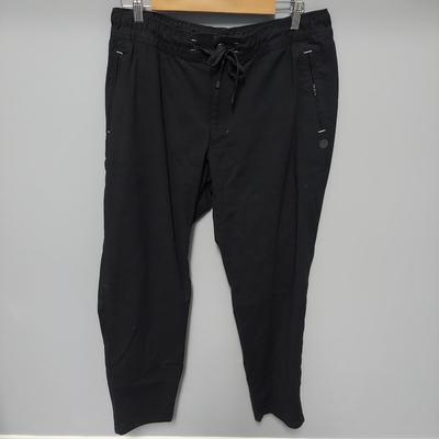 Size 36 Levi's Jeans and More (PC-BBL)