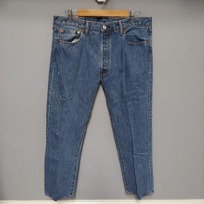 Size 36 Levi's Jeans and More (PC-BBL)