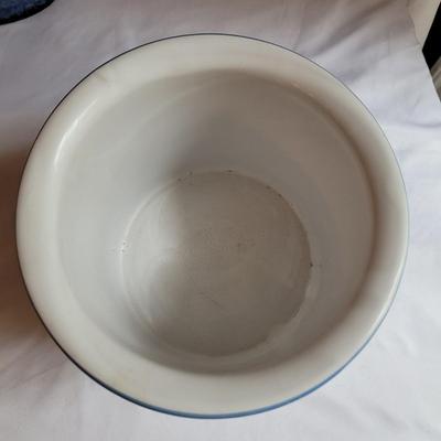 Ceramic Jars, Baskets and Cat Decor (K-CE)