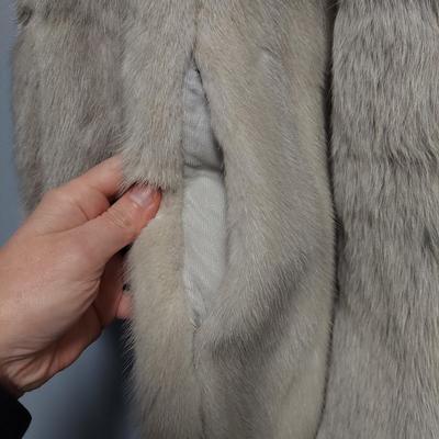Ivey's Silver Fox Fur Coat (PC-BBL)