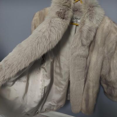 Ivey's Silver Fox Fur Coat (PC-BBL)