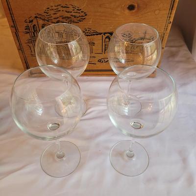 Wine Glasses and More (LR-CE)