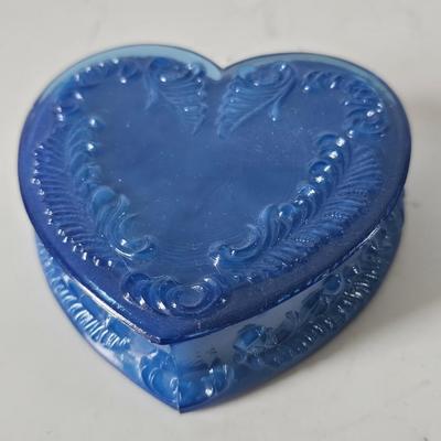 Degenhart glass box, heart box blue