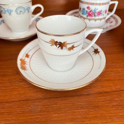 Vintage Chinese Miniature Teacups (DR-SS)