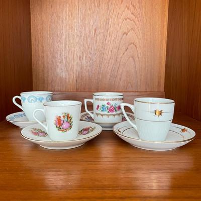Vintage Chinese Miniature Teacups (DR-SS)