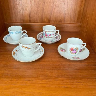 Vintage Chinese Miniature Teacups (DR-SS)