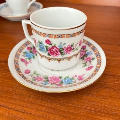 Vintage Chinese Miniature Teacups (DR-SS)