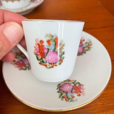 Vintage Chinese Miniature Teacups (DR-SS)