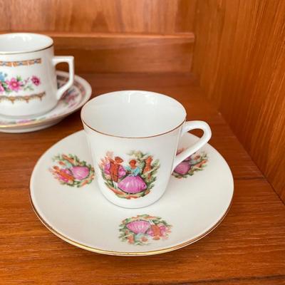 Vintage Chinese Miniature Teacups (DR-SS)