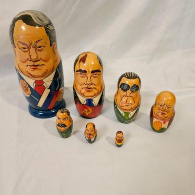 Matroesjka Dolls of Russian Leadership (L-JS)