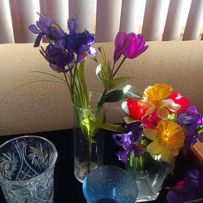 FLOWER VASES AND FAUX FLOWERS