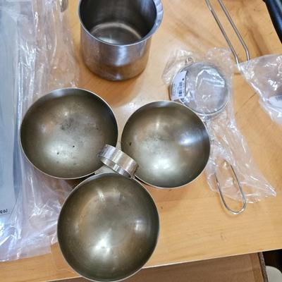 Kitchenware Lot