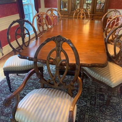 CLEAN Kincaid Laura Ashley Collection Dining Table, 8 Chairs, 2 Leaves & Pads