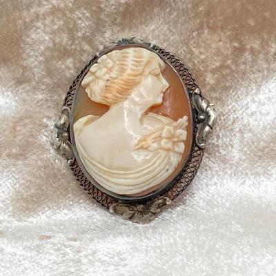 LOT 246: Vintage Compacts, Cameo Brooch and Fashion Choker Necklace
