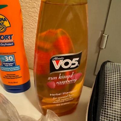 6 ITEMS BATH PRODUCTS