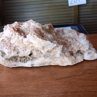 FOSSILS, CRYSTALS AND ROCKS