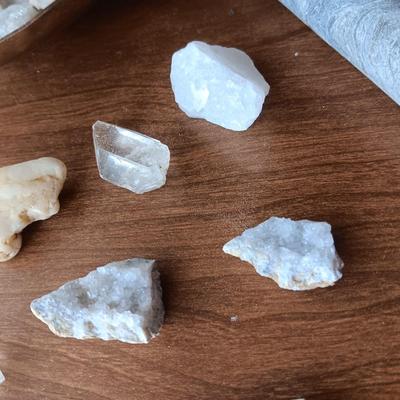 FOSSILS, CRYSTALS AND ROCKS