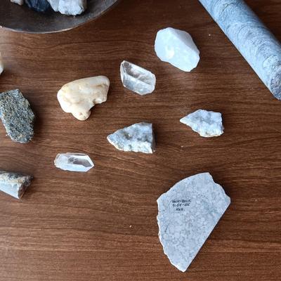 FOSSILS, CRYSTALS AND ROCKS