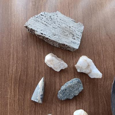 FOSSILS, CRYSTALS AND ROCKS