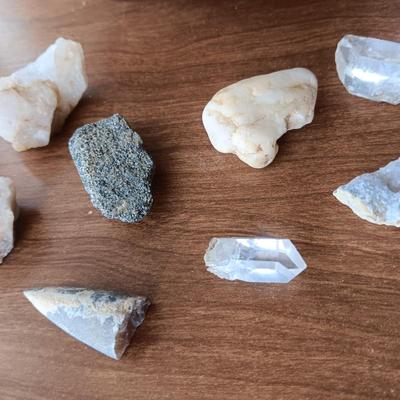 FOSSILS, CRYSTALS AND ROCKS