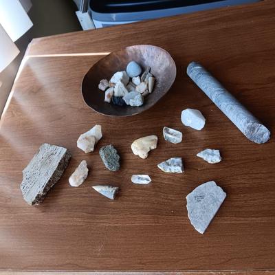 FOSSILS, CRYSTALS AND ROCKS