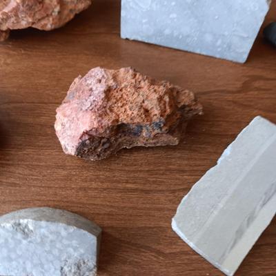 FOSSILS, MINERALS AND ROCKS