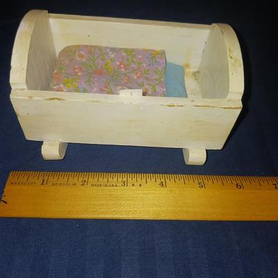 SMALL CERAMIC KEWPIE DOLLS AND A LULLABY CRADLE