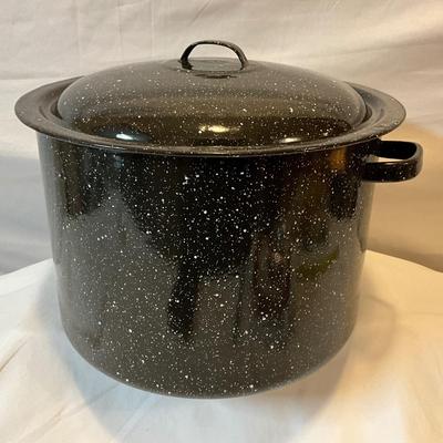 Stock pot, 15.5 quart black speckled